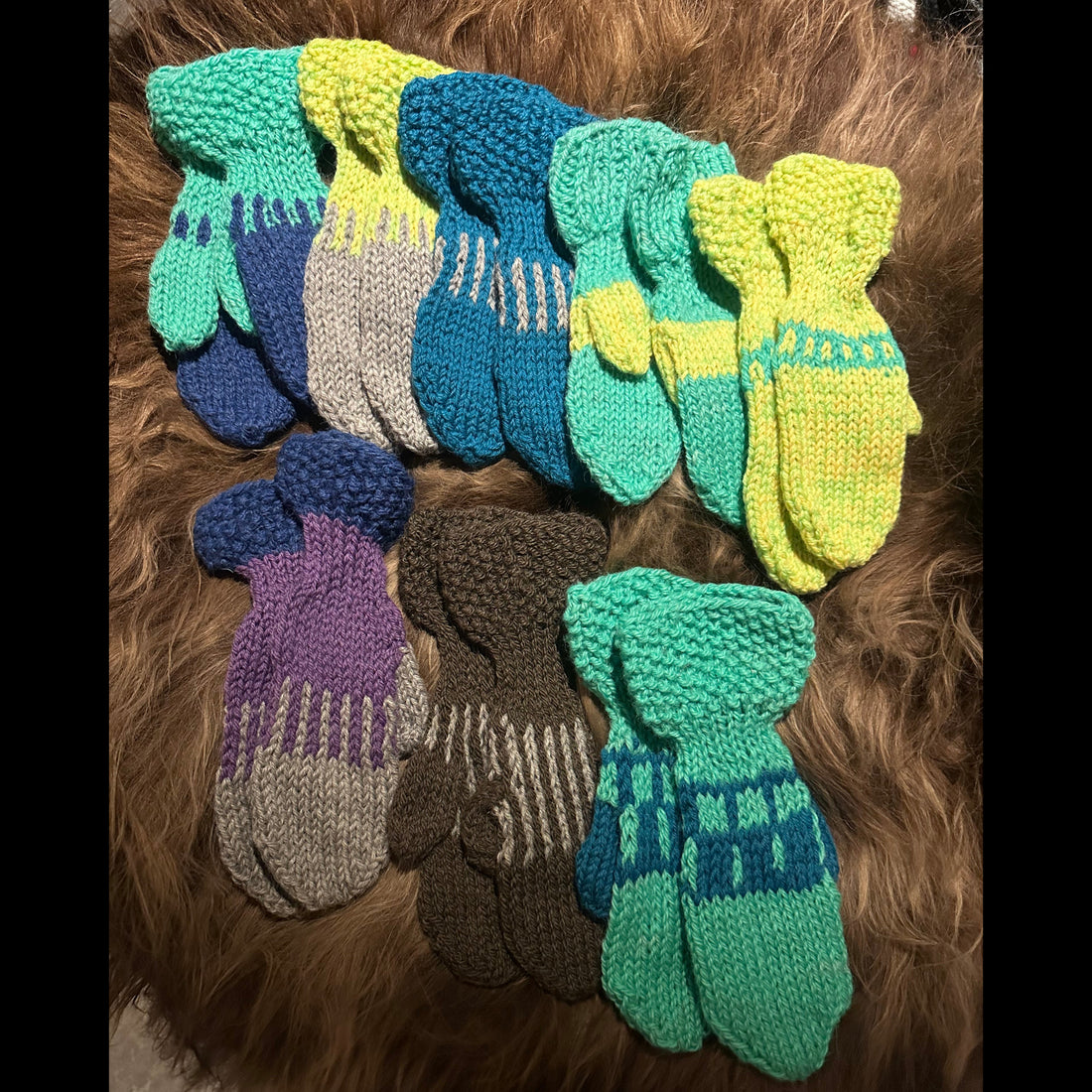 Handknitted Mittens For Kids - Icelandic Wool